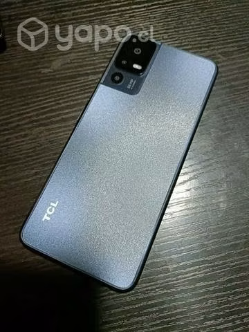 TCL 40se.