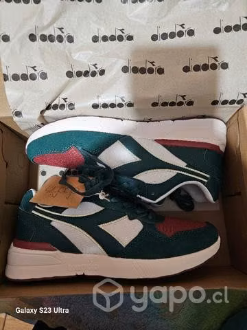 Zapatillas diadoras nuevas Talla 41 - Imagen 2