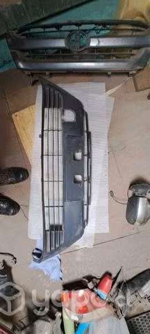 Toyota yaris 2015 /17 rejilla máscara inferior
