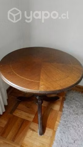Mesa de comedor con dos sillas
