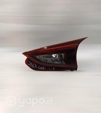 Foco maleta Rh Mazda 