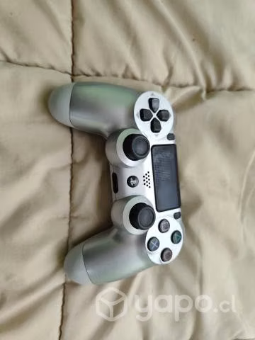 PS4 Slim 1TB + 2 controles + 2 juegos 410.000