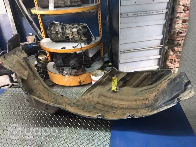 Guardafango tras izq Mitsubishi L