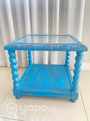 Mesa de centro y mesa lateral.