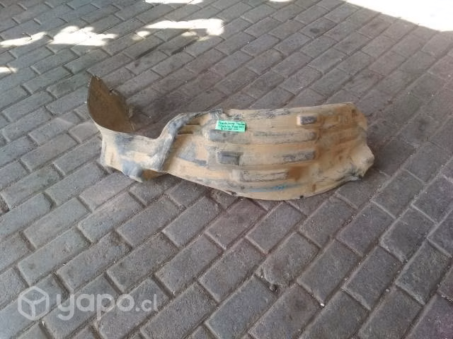 Guardafango tras der Mitsubishi L