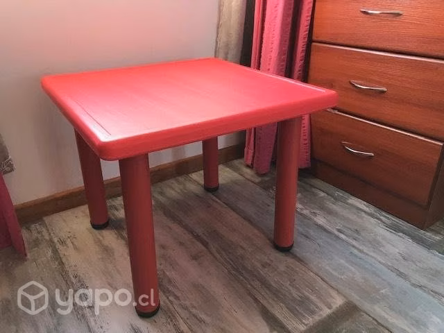 Mesa y sillas infantiles