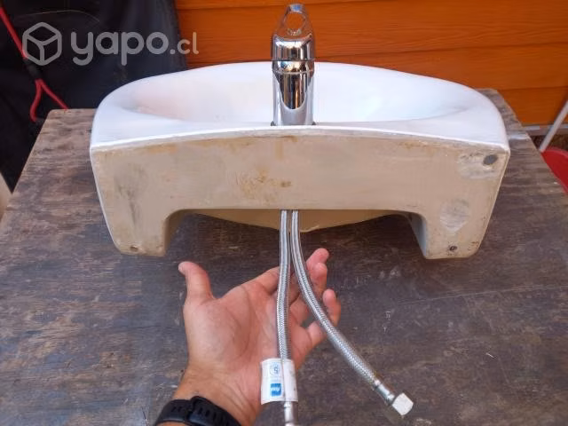 Lavamanos con llave; agua fria y caliente