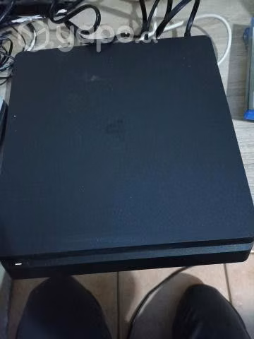 PS4 Slim excelente estado.