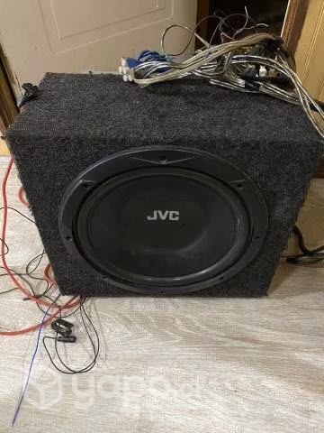 Subwofer con amplificador, marca JVC