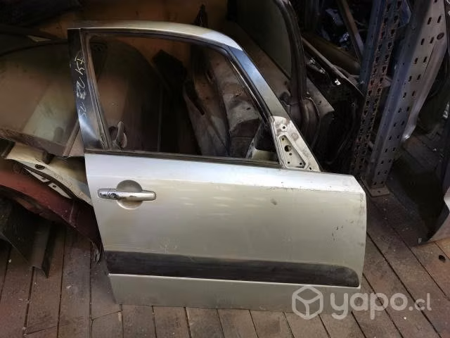 Puerta delantera RH Suzuki sx4 2014 0