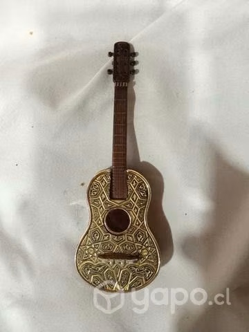 Gutarra damasquinada de oro