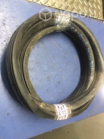 Goma contorno pilar puerta delantera derecha Ford