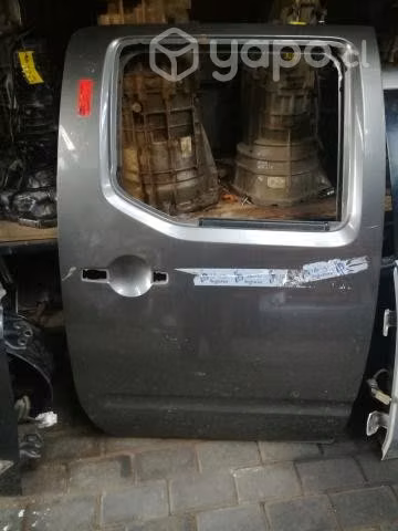 Puerta trasera derecha Nissan Navara