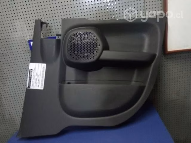 Tapiz puerta tras der Fiat Strada trekking 2016