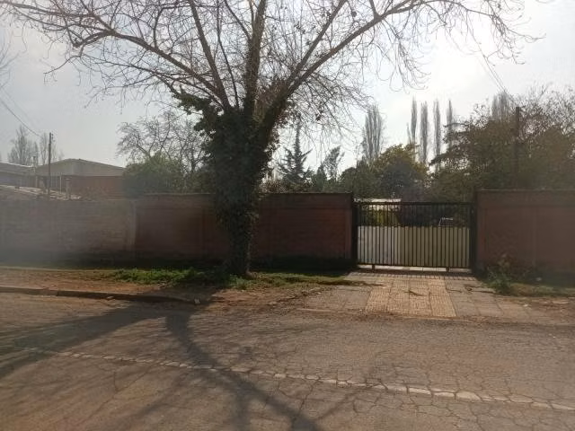Parcela 5000 m2, 4 casas, talleres, piscina