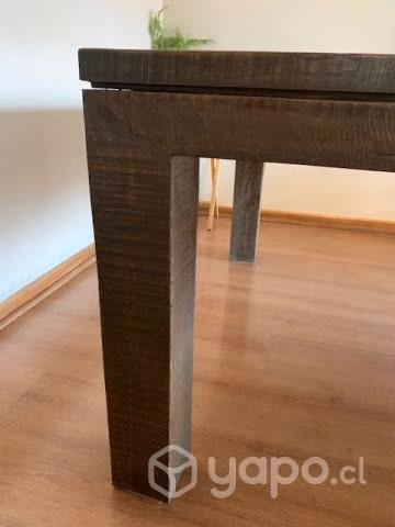 Mesa cuadrada de madera nativa de diseño