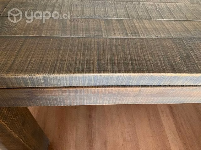 Mesa cuadrada de madera nativa de diseño
