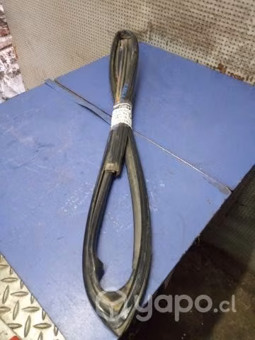 Goma contorno pilar del izq Ford Ranger 3.2
