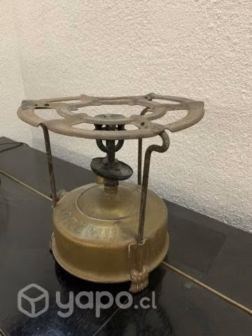 Anafre antiguo de bronce. Hechos en Estocolmo