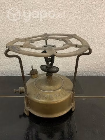 Anafre antiguo de bronce. Hechos en Estocolmo