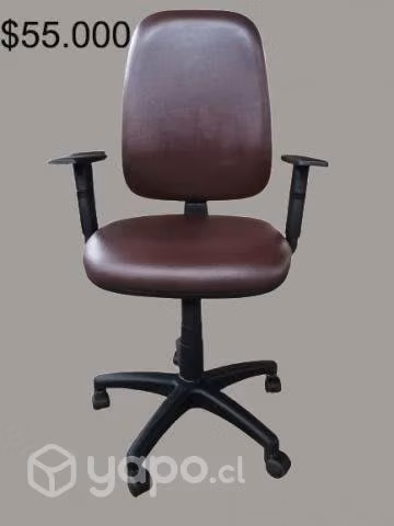 Silla ejecutiva con brazos regulables