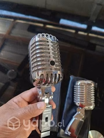 Micrófono Dinámico Tipo Vintage Superlux metálico
