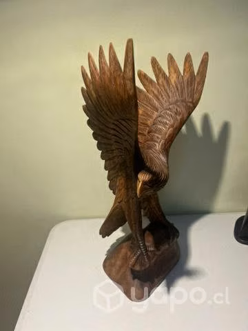 Aguila tallada