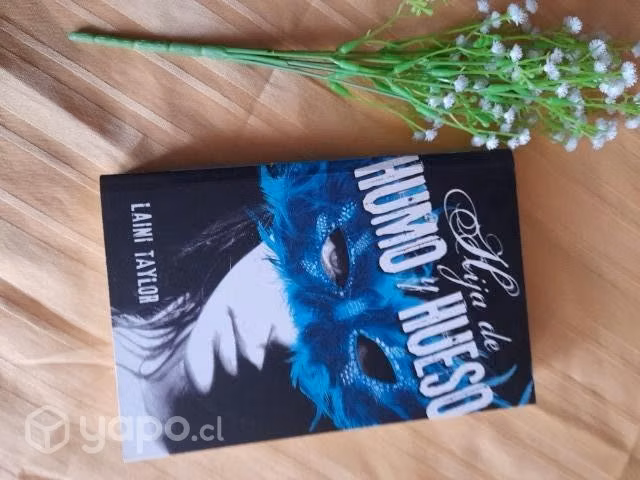 Libro Hija de humo y hueso