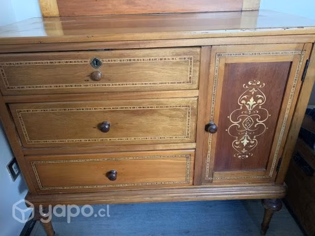 Comoda antigua/ tocador con espejo y marquetería.
