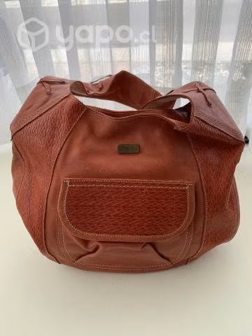 Cartera de cuero roja marca exótica