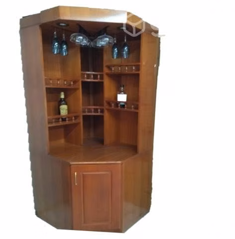 Excelente Bar con luces de techo en madera BBB