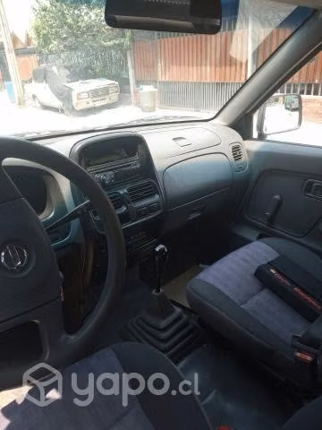 Camioneta Nissan terrano bencinera en buen estado
