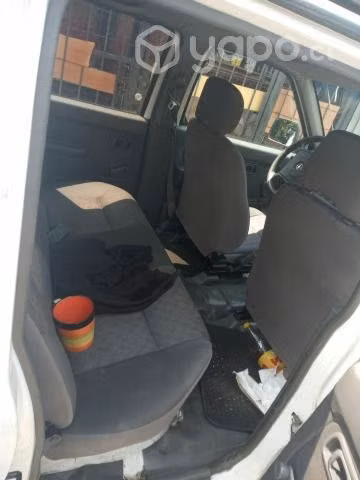 Camioneta Nissan terrano bencinera en buen estado