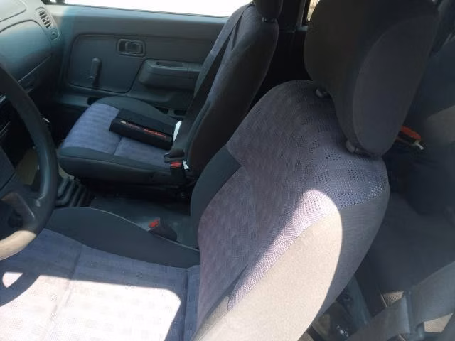 Camioneta Nissan terrano bencinera en buen estado