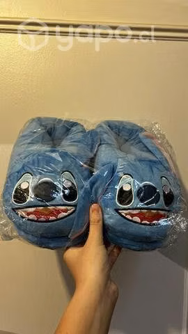 Estuches monederos y pantuflas de stitch
