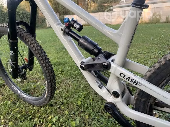 Bicicleta commencal clash essenthial 2022