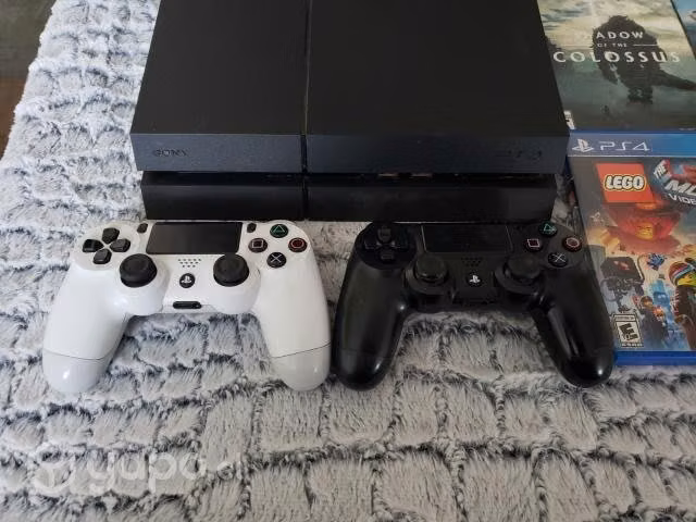 PS4 500GB + 2 Controles + 8 Discos