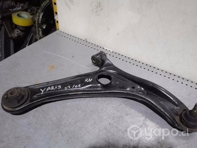 Bandeja RH TOYOTA YARIS 2003 /2006