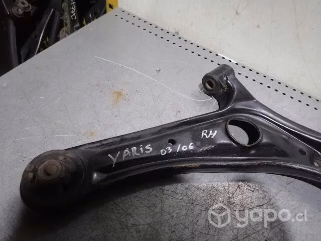 Bandeja RH TOYOTA YARIS 2003 /2006