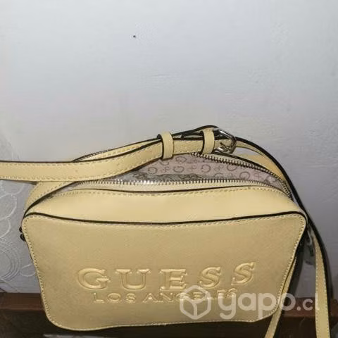 Carteras.Marca Guess,nuevo .color crema y celeste,