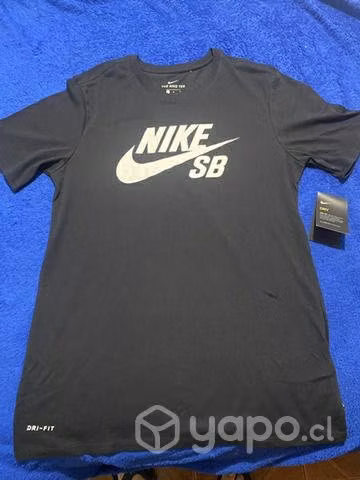Polera color negra talla M