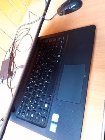 Notebook Acer con cargador, precio conversable - Imagen 2
