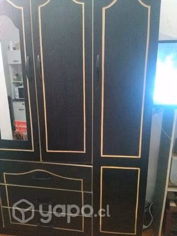 Clóset 4 puertas más 3 cajoneras