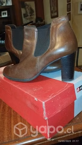 Botines casi nuevos