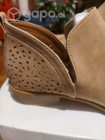 Nuevos Hermosos botines talla 40 con diseño - Imagen 2