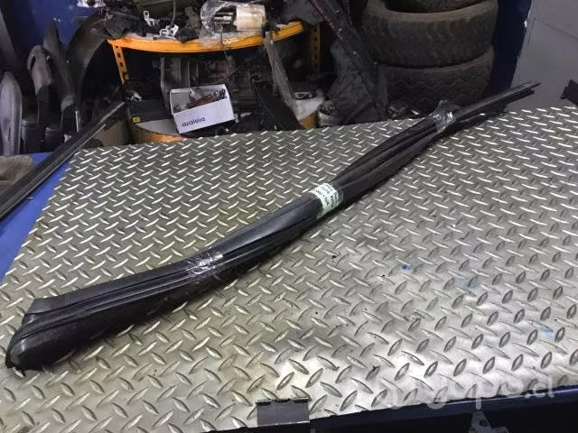 Goma contorno vidrio pta del der Mazda BT50 2013-