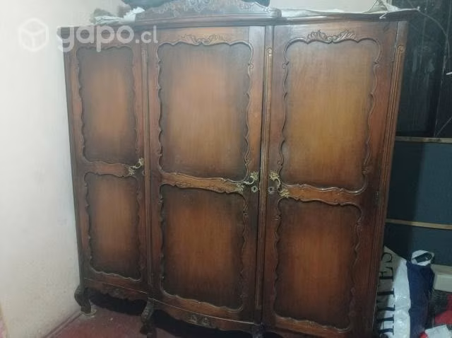 Muebles antiguos y enceres de hogar