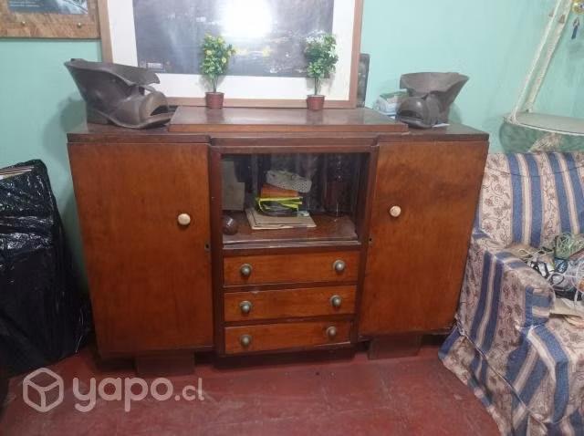 Muebles antiguos y enceres de hogar