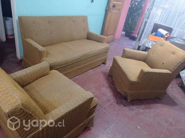 Muebles antiguos y enceres de hogar