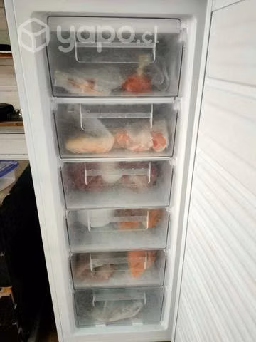 Congelador vertical Mademsa de 180 Litros